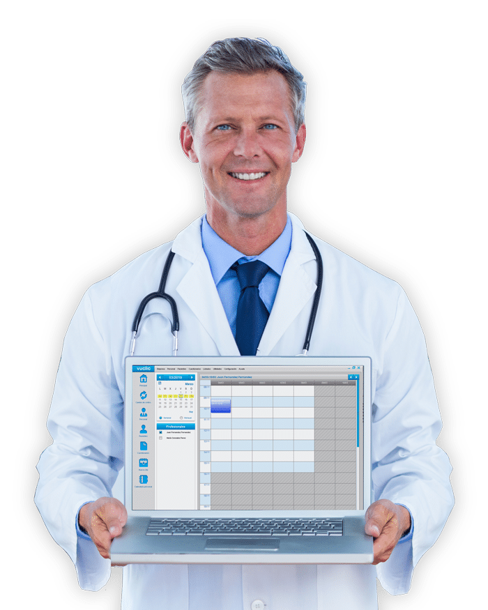 Doctor supervisando el panel de control integral del software Vuclic para la gestión administrativa y clínica de su centro médico